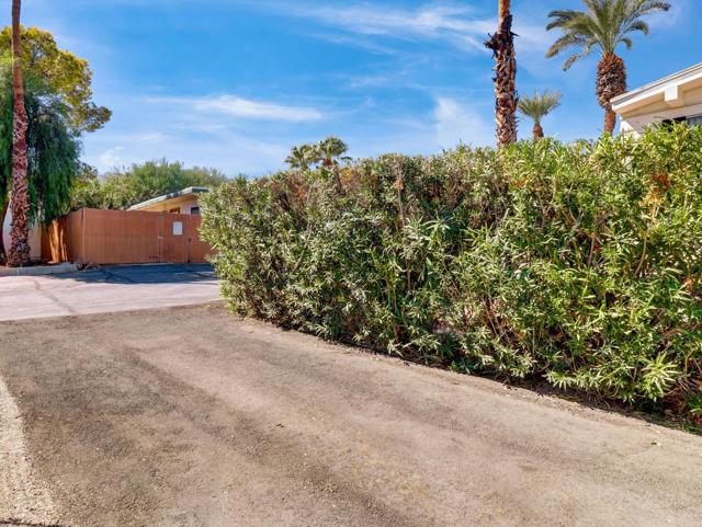 7 Ocotillo Lane, Palm Desert CA: https://media.crmls.org/mediaz/06e7bb2e-3900-4534-89dc-af9f07ea81e7.jpg