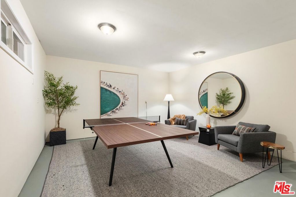 https://media.crmls.org/mediaz/06e817b8-f91a-4c04-ac42-c5d13c2c3028.jpg?preset=X-Large