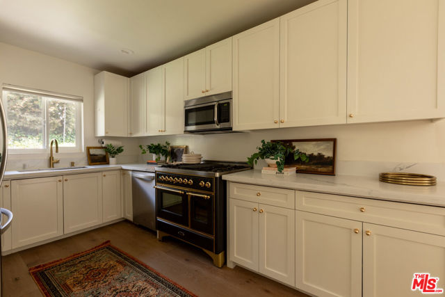 5018 Valleydale Avenue, Los Angeles CA: https://media.crmls.org/mediaz/06e81b2c-632b-4acc-bcf2-1f0b79121245.jpg