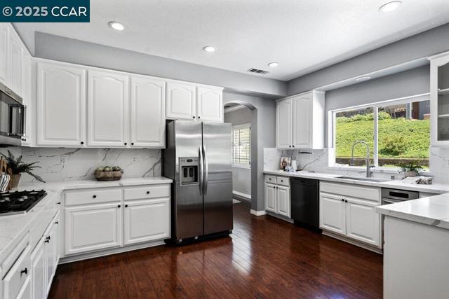 825 Bertram St, Walnut Creek CA: https://media.crmls.org/mediaz/06e85d40-57b8-47a3-a809-f9d3feaa5c50.jpg