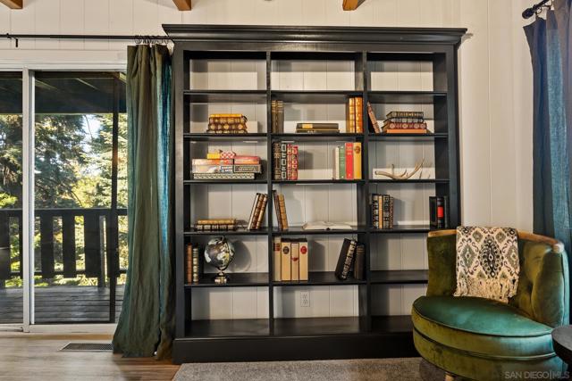 720 Buckingham Sq, Lake Arrowhead CA: https://media.crmls.org/mediaz/06e8e120-a24f-4cf2-8a98-7d909bb3a74f.jpg