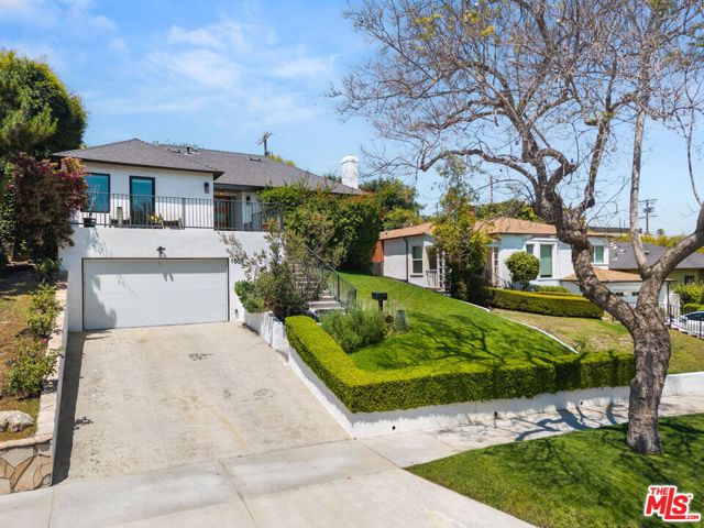 1839 Preuss Road, Los Angeles CA: https://media.crmls.org/mediaz/06e912ac-9d4e-4200-aef8-5ac9d3fce04f.jpg