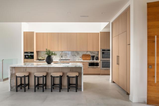 722 Amphitheatre Dr, Del Mar CA: https://media.crmls.org/mediaz/06e95cd9-4d26-4fd9-81e3-6f1db90a77fb.jpg