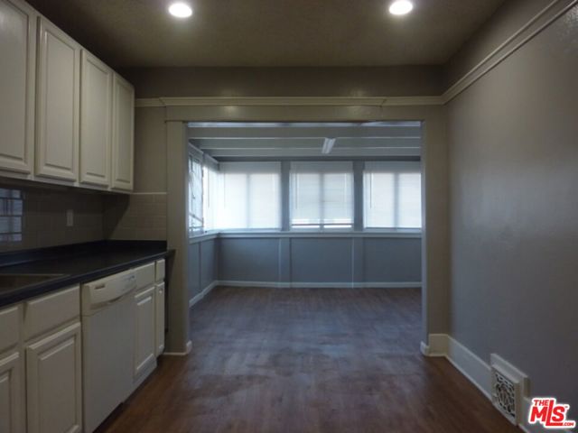 1330 Crenshaw Boulevard, Los Angeles CA: https://media.crmls.org/mediaz/06e97737-1215-4b9c-ad2b-d5a6b9cd80ce.jpg