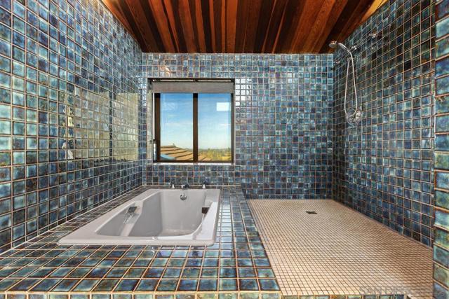 30830 Ranch Creek Rd, Valley Center CA: https://media.crmls.org/mediaz/06e98427-4545-4add-9683-43cd826a2ee9.jpg