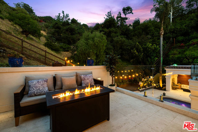 2468 Coldwater Canyon Drive, Beverly Hills CA: https://media.crmls.org/mediaz/06e9a3be-f005-47ee-a52f-c6f18e6e1c37.jpg
