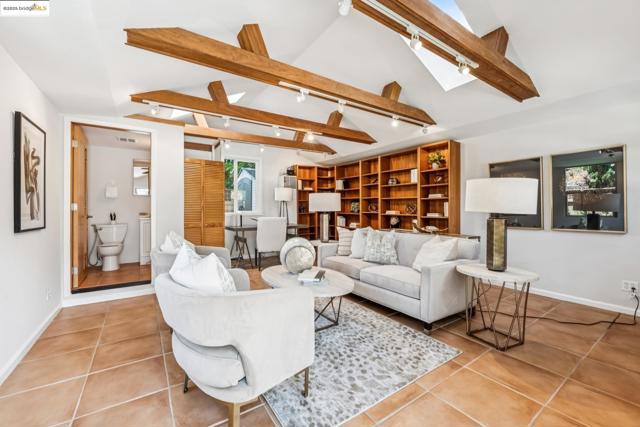 1708 Derby St, Berkeley CA: https://media.crmls.org/mediaz/06e9c054-b16f-4f4a-8d20-d6e6b40d6cfb.jpg