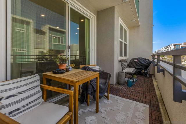 1821 Onyx Ln, Chula Vista CA: https://media.crmls.org/mediaz/06e9fb42-39b8-4ab9-bc5e-64774e0817e2.jpg