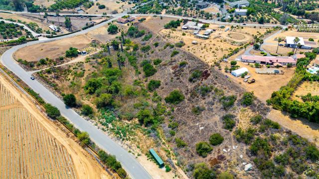 Detail Gallery Image 3 of 12 For 456 Grove View Rd, Oceanside,  CA 92058 - – Beds | – Baths