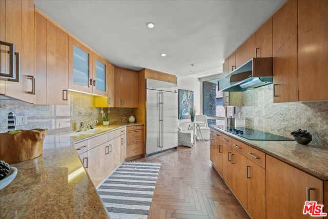 300 N Swall Drive, Beverly Hills CA: https://media.crmls.org/mediaz/06ea40aa-09c9-4caa-a5d8-090672b83120.jpg