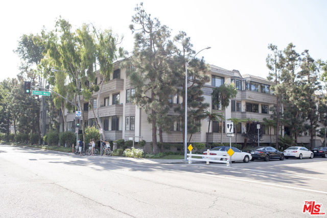 310 Tahiti Way, 106 photo 15