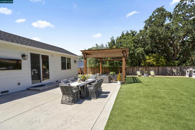 273 Valle Vista Dr, Danville CA: https://media.crmls.org/mediaz/06eab195-2699-4183-a556-ee00f366eabd.jpg