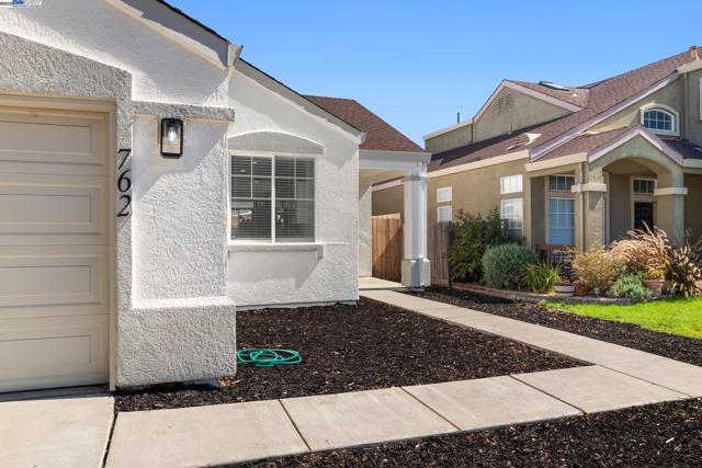 762 Rubier Way, Rio Vista CA: https://media.crmls.org/mediaz/06eb839b-6656-48fa-a361-8aa832bd3152.jpg