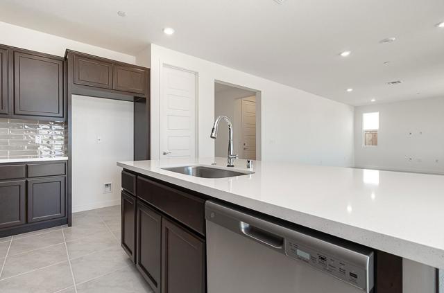 3035 Benetti Street, Lathrop CA: https://media.crmls.org/mediaz/06ebea8b-a2f1-4b8a-a080-eadb1ad1a2ee.jpg