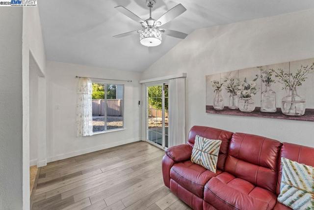 1429 BLUESAGE COURT, Tracy CA: https://media.crmls.org/mediaz/06ec3630-1e57-44e1-a62b-f88361875288.jpg