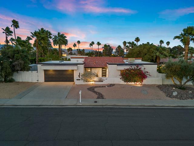 1862 N Nogales Way, Palm Springs CA: https://media.crmls.org/mediaz/06ec4f3c-8faf-43aa-823c-bb47d2cc9fed.jpg