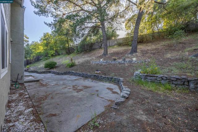 320 Miranda Ln, Alamo CA: https://media.crmls.org/mediaz/06ecc9bd-6111-4e60-b081-9a6c13e2dbdb.jpg