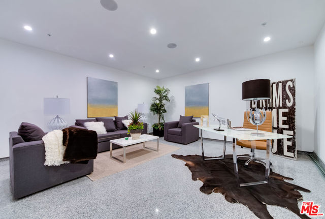723 HUNTLEY Drive, West Hollywood CA: https://media.crmls.org/mediaz/06ed7209-4873-498a-9748-83157da06671.jpg