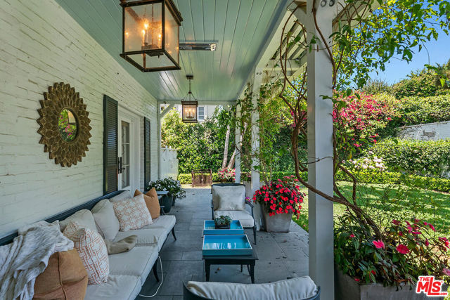 10428 Wyton Drive, Los Angeles CA: https://media.crmls.org/mediaz/06edc2e2-0ce0-45fe-87ae-a20f2568ece0.jpg