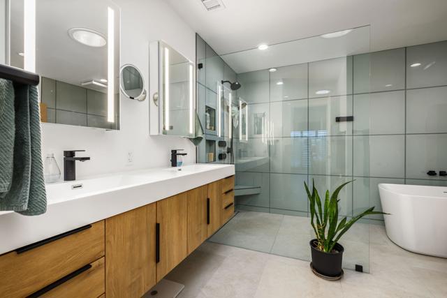 54808 Inverness Way, La Quinta CA: https://media.crmls.org/mediaz/06ee6ff0-e8bb-4057-ba05-8be401034d1f.jpg