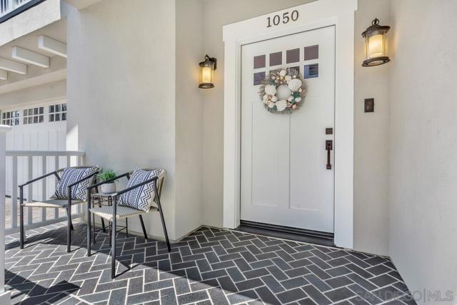 1050 Isabella Ave, Coronado CA: https://media.crmls.org/mediaz/06eea4dd-2fb7-4876-98da-8b02d3a9d481.jpg
