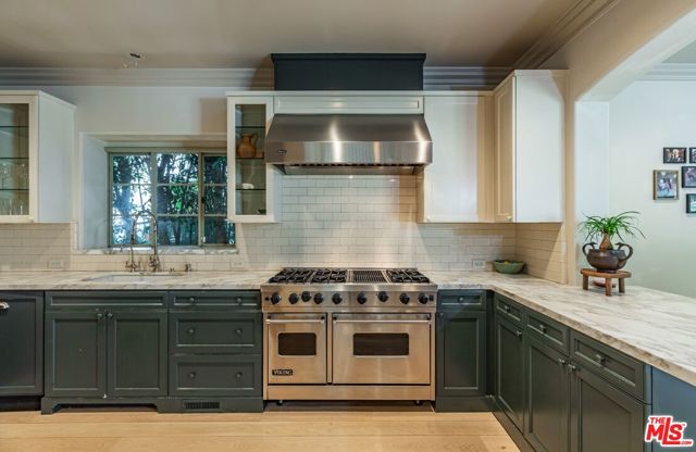 1136 N Doheny Drive, Los Angeles CA: https://media.crmls.org/mediaz/06eeab8d-105e-45d8-ac6e-fe8e99d1a584.jpg