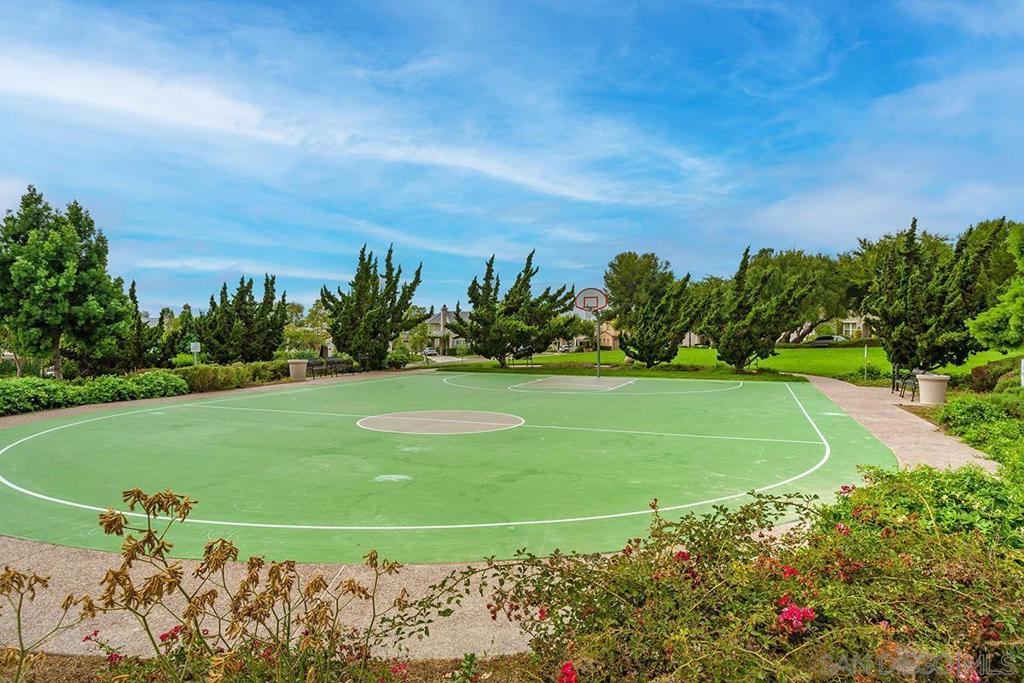 https://media.crmls.org/mediaz/06eeb261-000d-4956-9b2d-cf8daabbc557.jpg?preset=X-Large