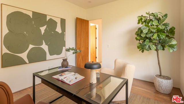 12752 Mulholland Drive, Beverly Hills CA: https://media.crmls.org/mediaz/06ef2bfa-4386-497f-a461-0c8ab25fca27.jpg