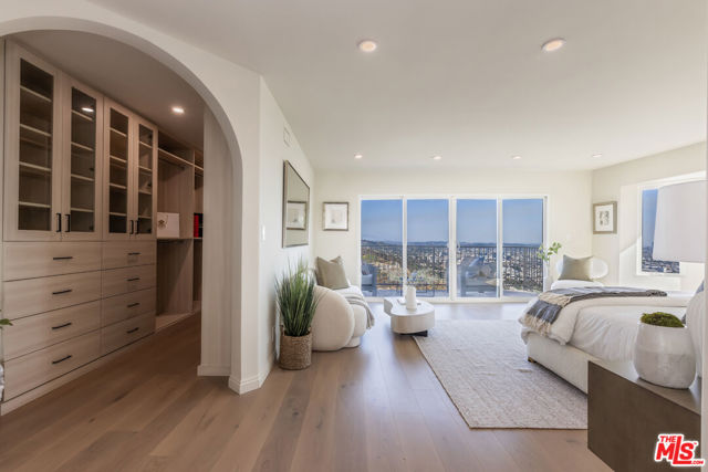 8300 Grand View Drive, Los Angeles CA: https://media.crmls.org/mediaz/06f02a6a-5369-4c8c-add9-e5727a4dc932.jpg