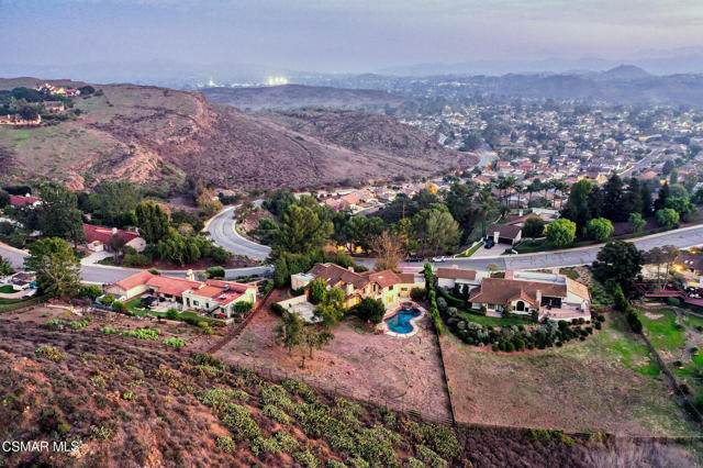 751 Wildwood Avenue, Thousand Oaks CA: https://media.crmls.org/mediaz/06f05700-62e1-48e5-b427-c92885f45f08.jpg