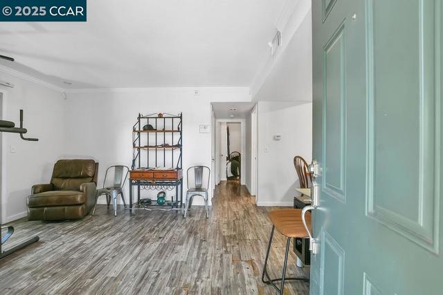 1255 Lakeview Cir, Pittsburg CA: https://media.crmls.org/mediaz/06f06670-e3ee-4cf5-9fac-bef0d2a245c0.jpg