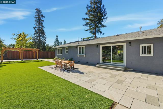 198 Pulido Rd, Danville CA: https://media.crmls.org/mediaz/06f084b9-2d47-405f-8642-26348ce081a1.jpg