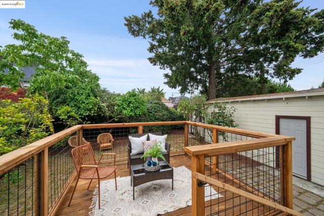 1193 64Th St, Oakland CA: https://media.crmls.org/mediaz/06f09b37-5dee-49fb-be92-d89caf66b4d3.jpg