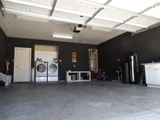 13569 Caliente Drive, Desert Hot Springs CA: https://media.crmls.org/mediaz/06f15409-c1a4-4d8d-9217-4617c9791056.jpg