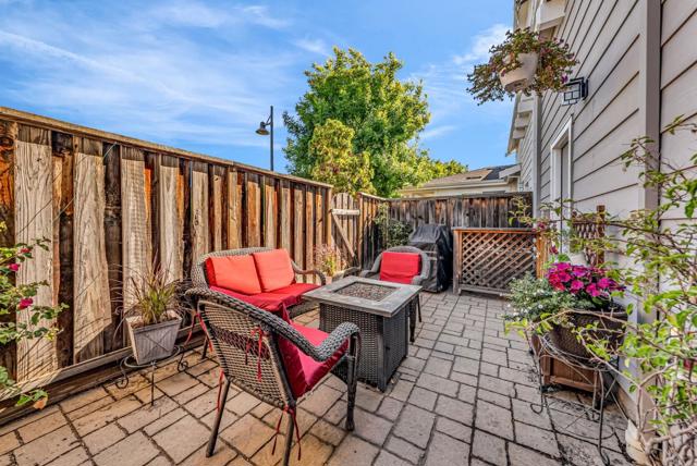 160 Sarafina Way, Gilroy CA: https://media.crmls.org/mediaz/06f1da99-9ecf-437a-930c-0ea261d27df8.jpg