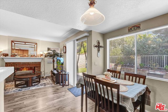 27632 Kevin Place, Santa Clarita CA: https://media.crmls.org/mediaz/06f212c2-e257-4c9a-842b-e63c596126fe.jpg