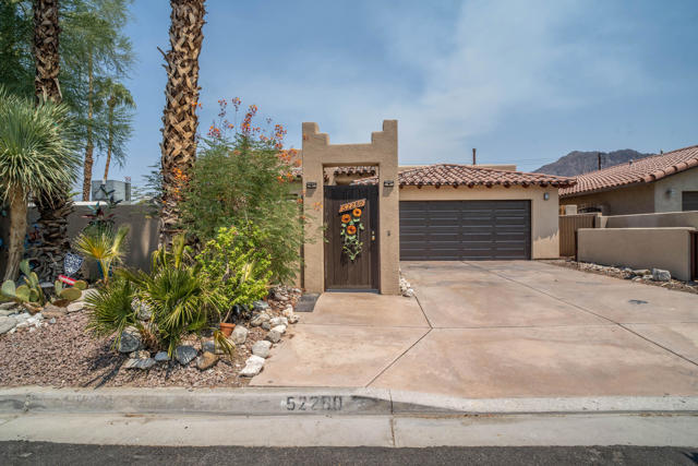 52280 Avenida Herrera, La Quinta CA: https://media.crmls.org/mediaz/06f2c2f5-165c-4bf3-aa6f-09ce6229376c.jpg