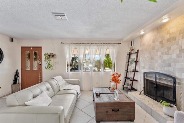Detail Gallery Image 8 of 31 For 1534 Folkestone St, Spring Valley,  CA 91977 - 4 Beds | 2 Baths