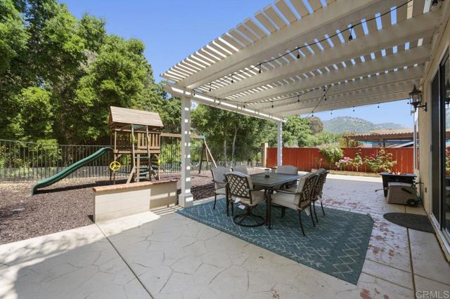 Detail Gallery Image 18 of 45 For 29745 Nandina Dr, Escondido,  CA 92026 - 5 Beds | 2/1 Baths