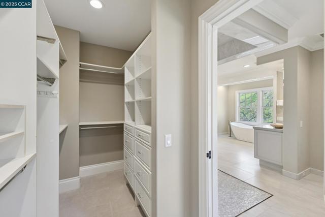 3656 Old Blackhawk Rd, Danville CA: https://media.crmls.org/mediaz/06f32ade-c866-48c3-8938-50e4be9615e6.jpg