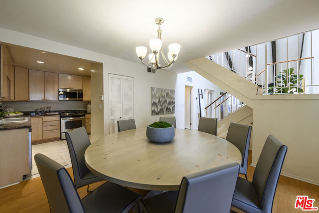 4628 Maytime Lane, Culver City CA: https://media.crmls.org/mediaz/06f38e37-9fdf-49fe-a392-a29430419483.jpg