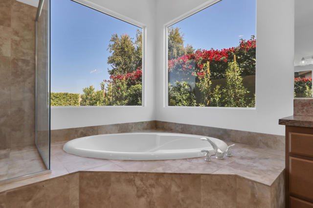 81800 Eagle Claw Drive, La Quinta CA: https://media.crmls.org/mediaz/06f4309e-9330-486a-aef5-65d9ac6def59.jpg