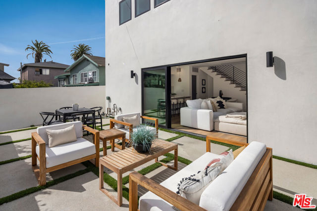 2005 Bellevue Avenue, Los Angeles CA: https://media.crmls.org/mediaz/06f4cbe8-dbb3-455c-bd24-6b64474861a9.jpg