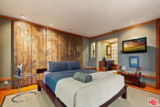 465 N Calle Rolph, Palm Springs CA: https://media.crmls.org/mediaz/06f4e7fc-6b9f-441e-8d83-e42d6878f526.jpg