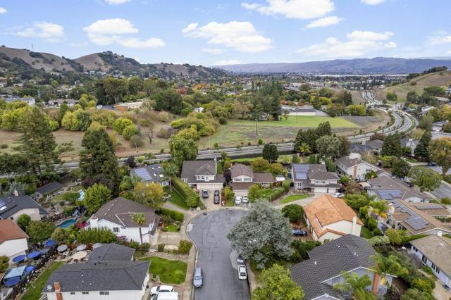 16761 Dry Creek Court, Morgan Hill CA: https://media.crmls.org/mediaz/06f50242-f006-4cfc-873e-d9520a8a5308.jpg