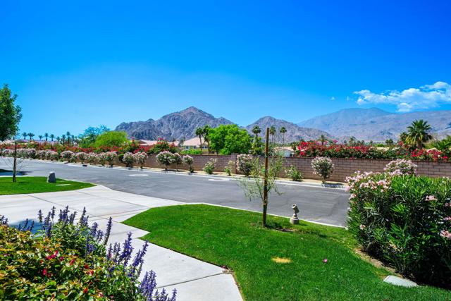 78328 Calle Las Ramblas, La Quinta CA: https://media.crmls.org/mediaz/06f5288b-b35e-4f82-81fa-470fc14c434b.jpg