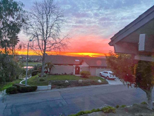 24 Via Alta Vis, Bonsall CA: https://media.crmls.org/mediaz/06f577ef-ee0e-4263-a83c-f01c59730875.jpg