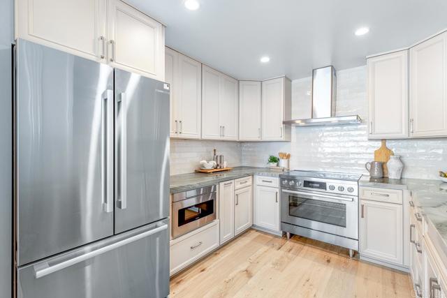 Detail Gallery Image 13 of 52 For 707 S Sierra Ave #5,  Solana Beach,  CA 92075 - 3 Beds | 2 Baths