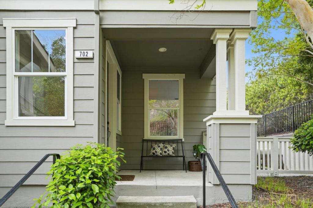 700 Live Oak Way #702