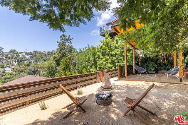 450 Rustic Drive, Los Angeles CA: https://media.crmls.org/mediaz/06f69365-3356-45f0-81ef-72b8fa220f98.jpg